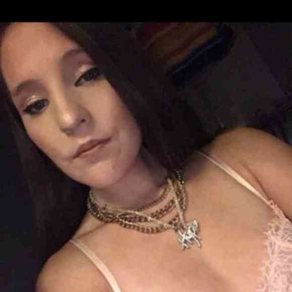 Meet your Posher, Holly - Picture 1 of 1